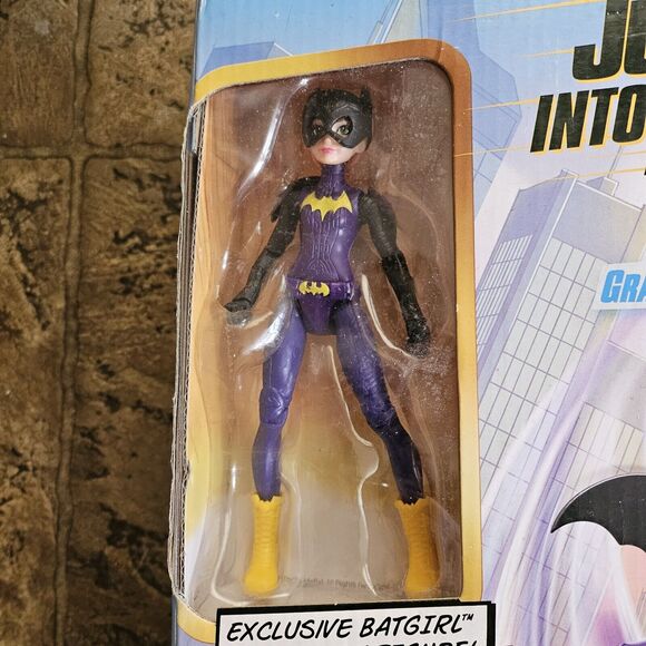 DC Super Hero Girls Super Hero High School Playset with Exclusive Batgirl Figure - Picture 2 of 6
